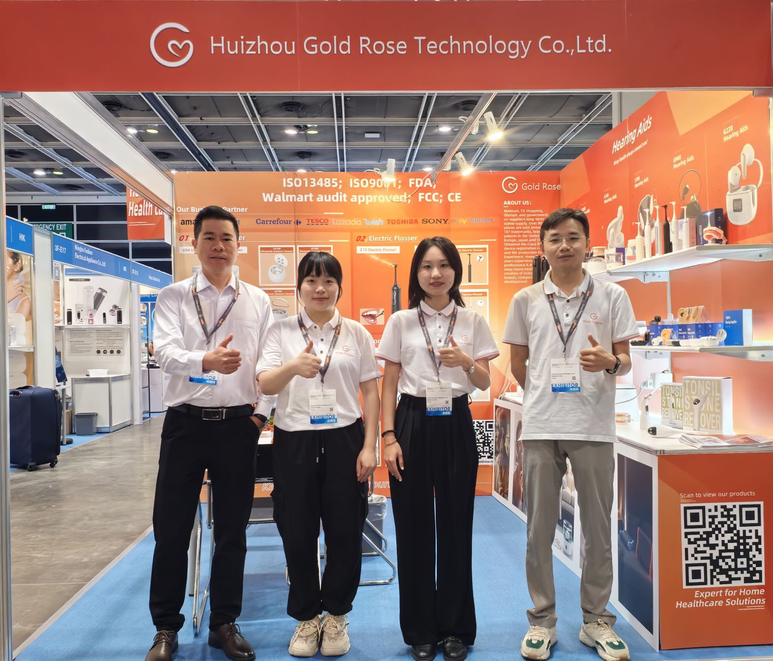 Group photo at the exhibition Group photo at the exhibition